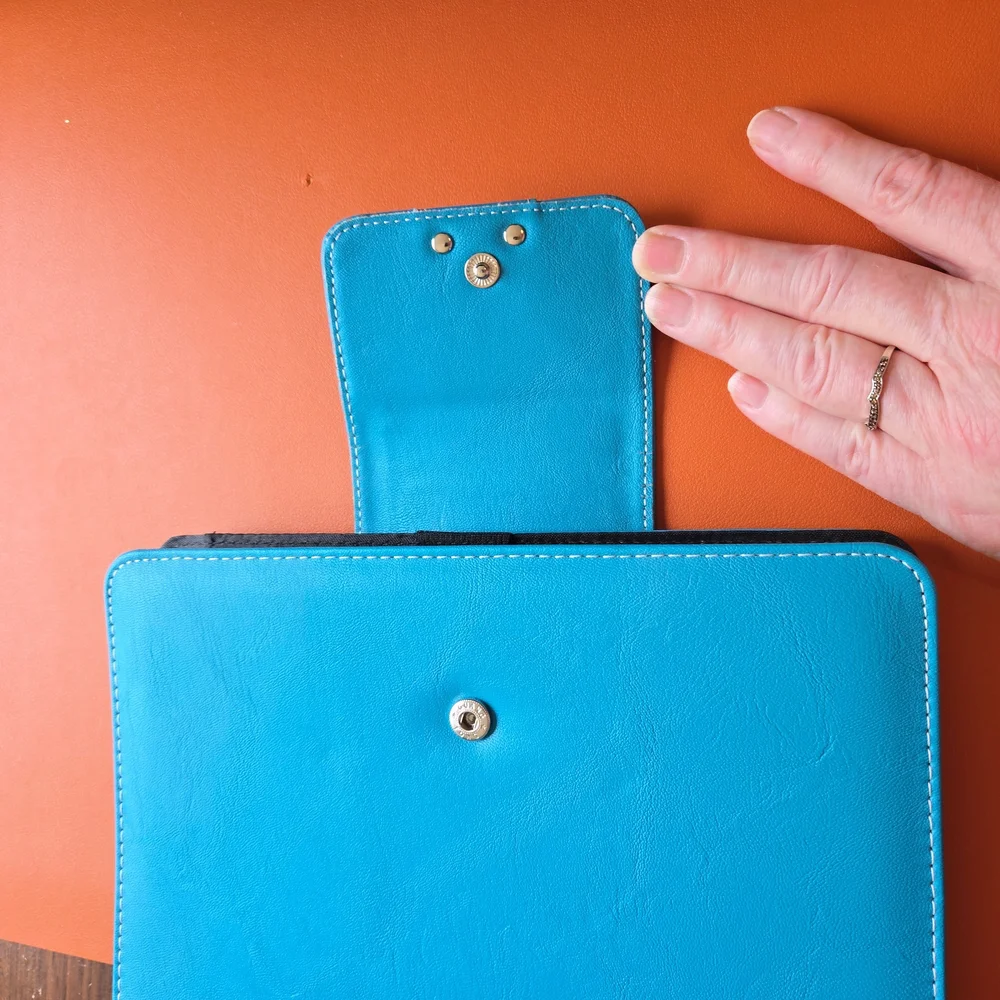 Blue Leather Day-Timer Planner With Snap Closure, Pocket & Notebook 8.5 x 5.5 Pg